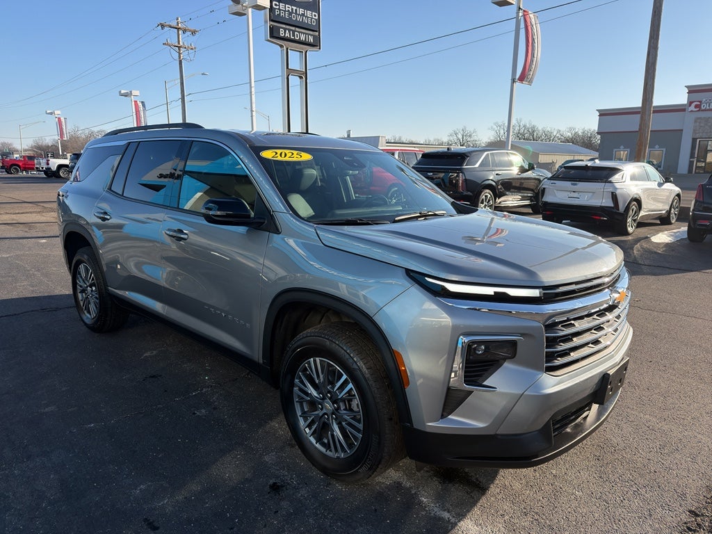 2025 Chevrolet Traverse LT