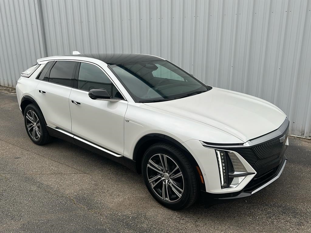 2025 Cadillac LYRIQ Luxury 2
