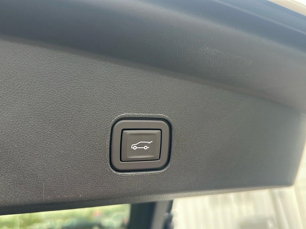 2025 Cadillac LYRIQ Luxury 2