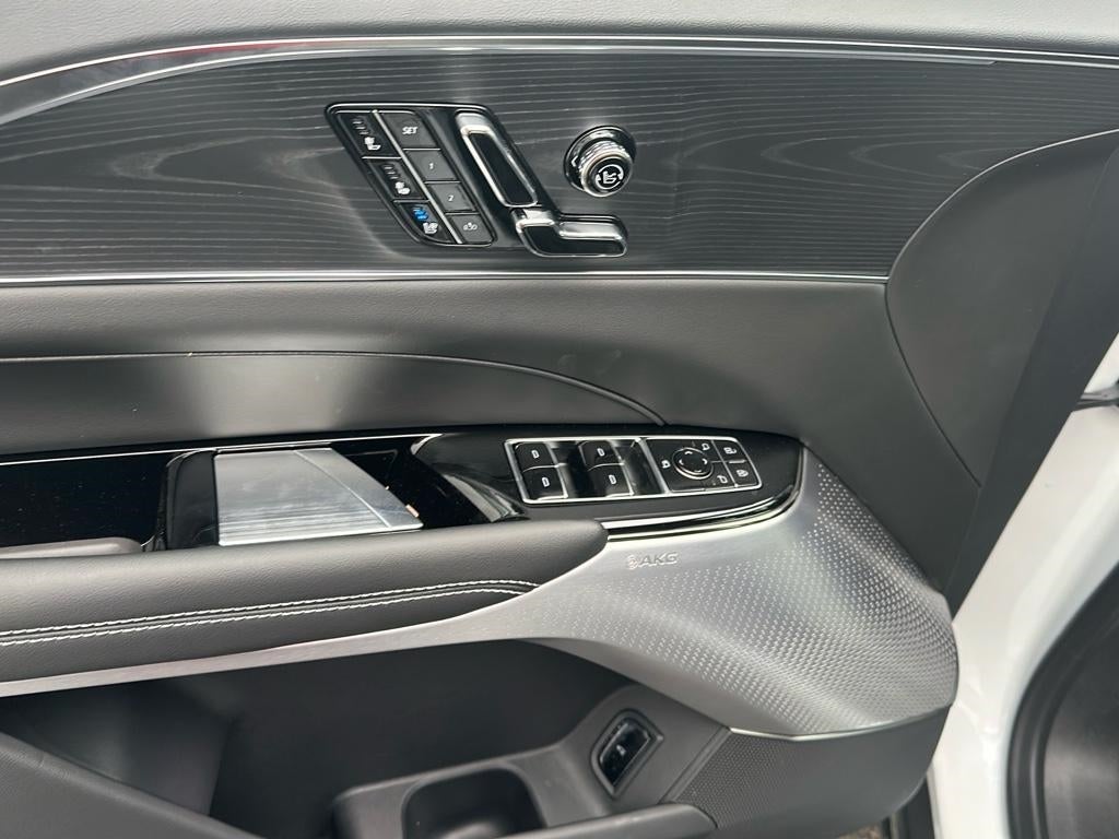 2025 Cadillac LYRIQ Luxury 2