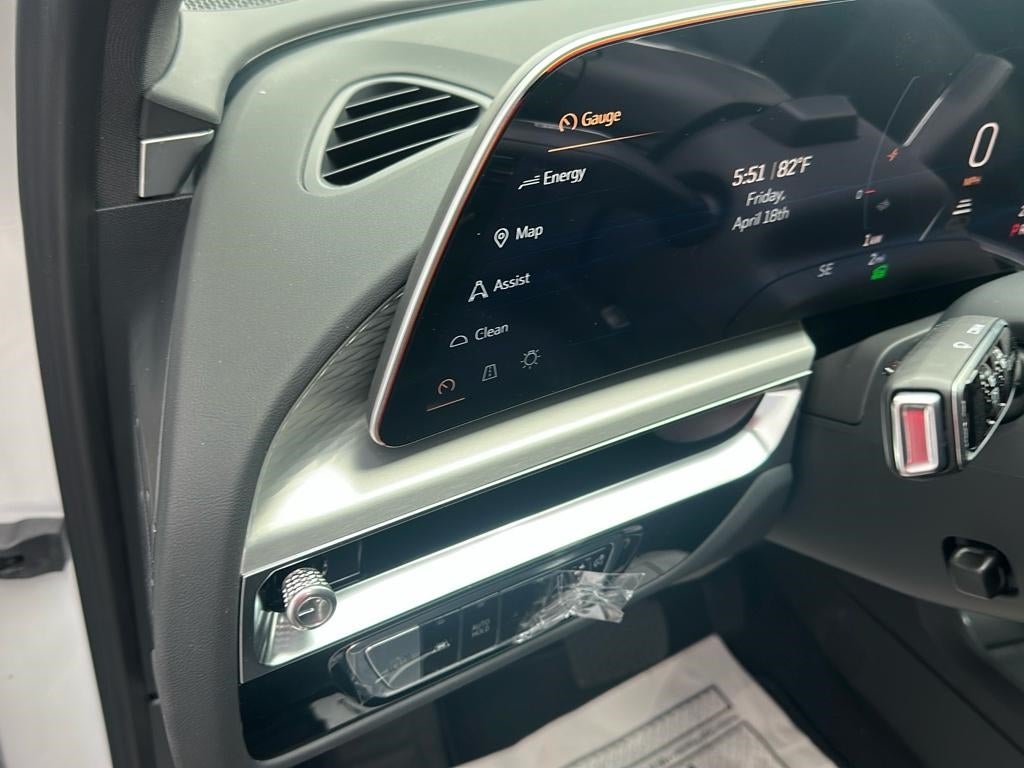 2025 Cadillac LYRIQ Luxury 2