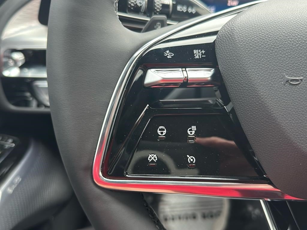 2025 Cadillac LYRIQ Luxury 2