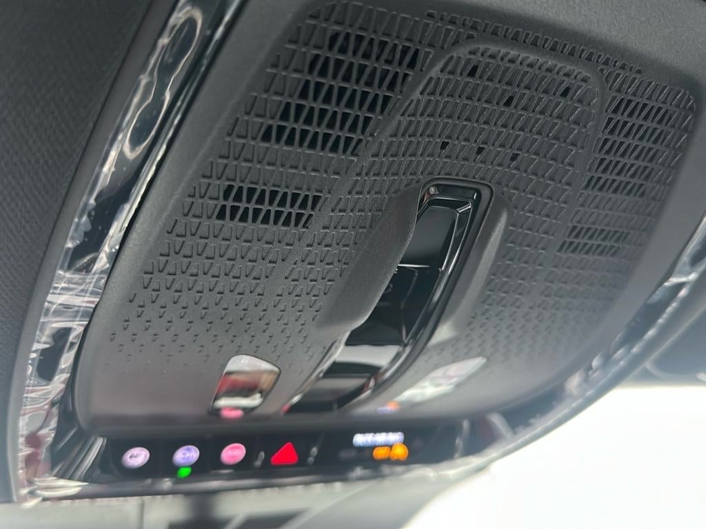 2025 Cadillac LYRIQ Luxury 2