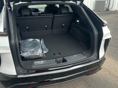 2025 Cadillac LYRIQ Luxury 2