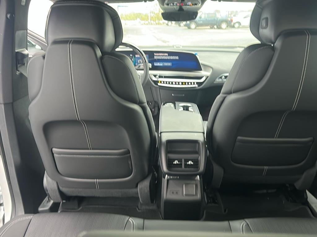 2025 Cadillac LYRIQ Luxury 2