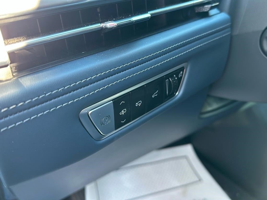 2025 Cadillac ESCALADE IQ Luxury 2