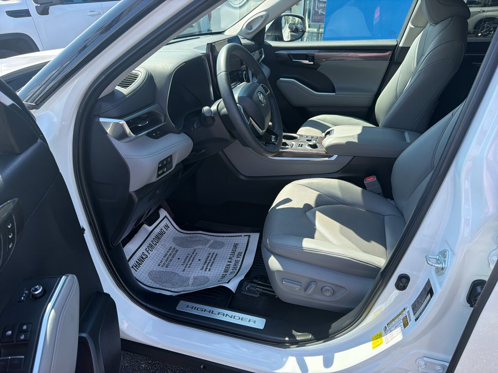 2024 Toyota Highlander LE