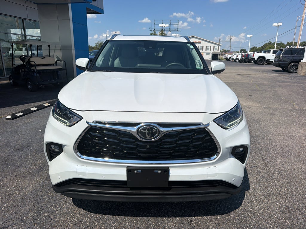 2024 Toyota Highlander LE