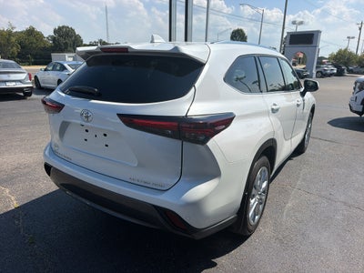 2024 Toyota Highlander LE