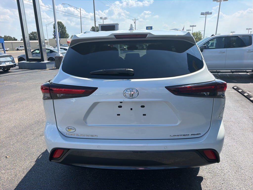 2024 Toyota Highlander LE