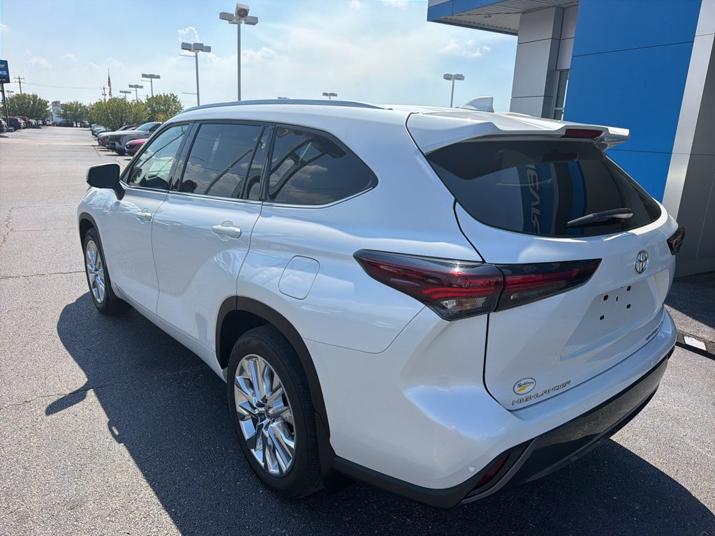 2024 Toyota Highlander LE